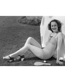 OLIVIA DE HAVILLAND cumple hoy 99 añazos. ¡Felicidades!