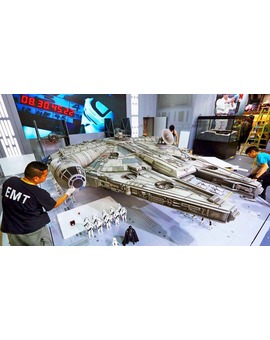 El HALCÓN MILENARIO de HOT TOYS.