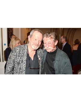 Ahora es el lamentable cáncer de John Hurt el que paraliza el 'Don Quijote' de Terry Gillian, la película maldita.
