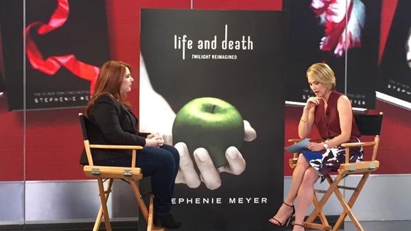 A Stephenie Meyer se le ha ocurrido la genialidad de contar la misma historia cambiando el género de los protagonistas. Espero que no hagan película.