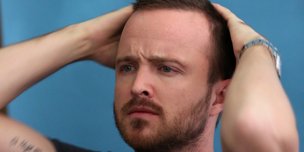 Aaron Paul arremete contra el Día de la Hispanidad. De Acción de Gracias se olvida y no le aplica la misma "reflexión".