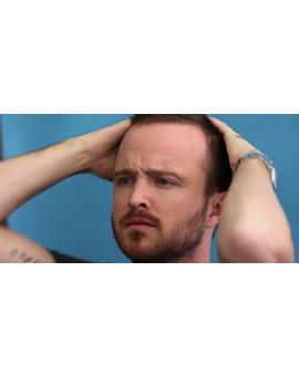 Aaron Paul arremete contra el Día de la Hispanidad. De Acción de Gracias se olvida y no le aplica la misma "reflexión".