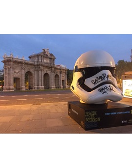 ¡Ni 24h, hay que ser desgraciado! Ya son ganas de joder a la gente que quería disfrutar de la exposición.