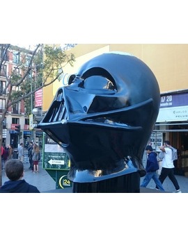 ¡¡Roban el casco de Darth Vader!! Es enorme, dónde diablos lo han llevado estos salvajes.