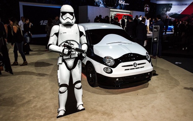Un Fiat 500 para luchar por la galaxia.