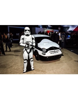 Un Fiat 500 para luchar por la galaxia.