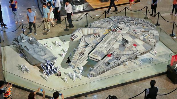 Diorama 'Star Wars VII' de Hot Toys en Hong Kong.