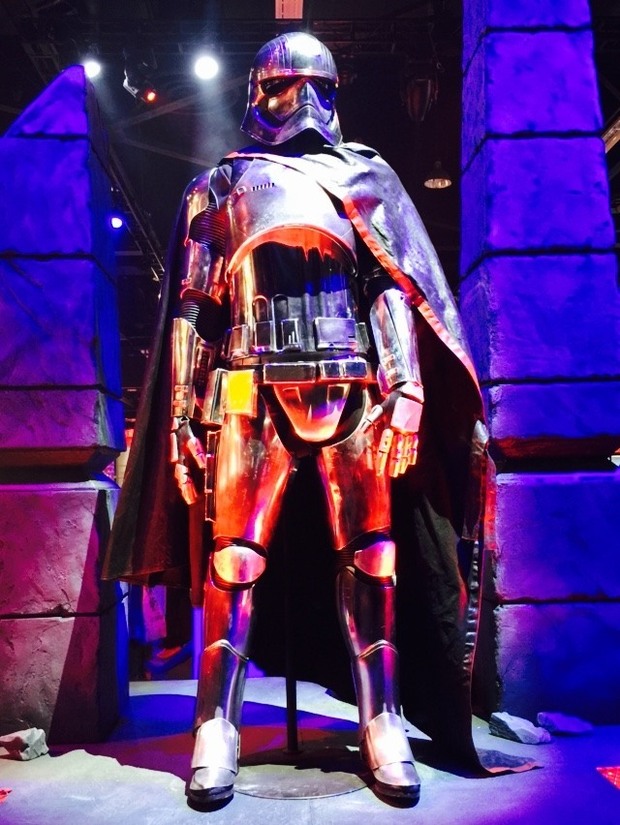 Cómo consiguió Phasma su armadura cromada.