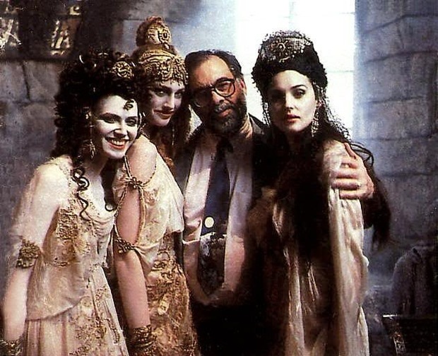 El Maestro con las novias de Drácula.