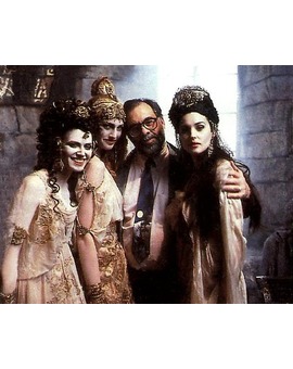 El Maestro con las novias de Drácula.