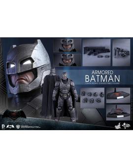 Armadura Batman de Hot Toys.