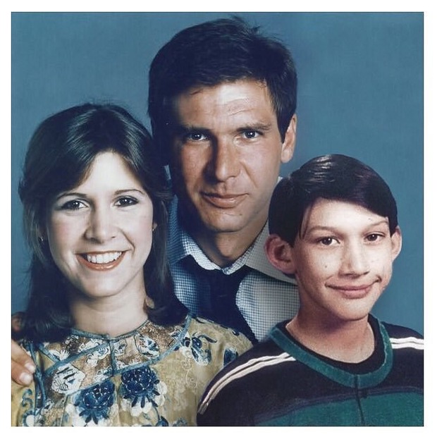 Una familia feliz antes del desastre.