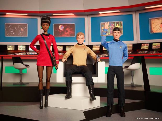 Barbie celebra el cincuentenario de Star Trek con estos muñecos de colección.