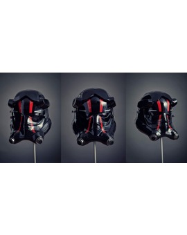 Casco de piloto TIE Fighter de la Primera Orden. Por Jimmy Cosentino y Aaron Chernak.