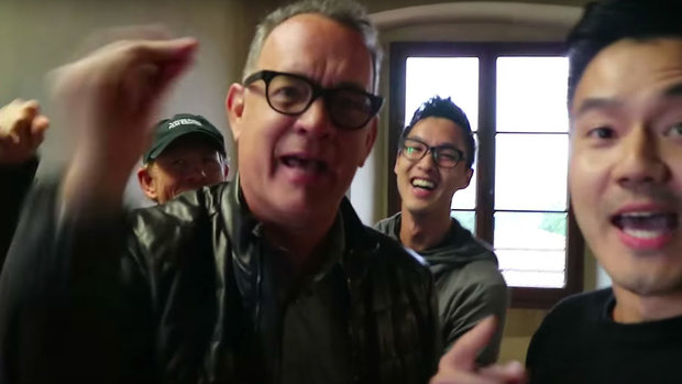 Tom Hanks rapeando.