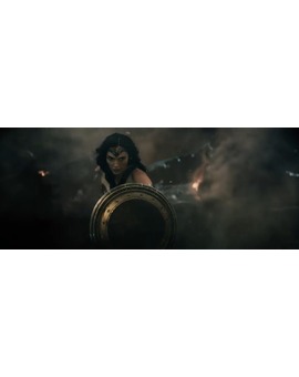 Si a la Wonder Woman 2017 le ponemos la música de la Wonder Woman 1975.