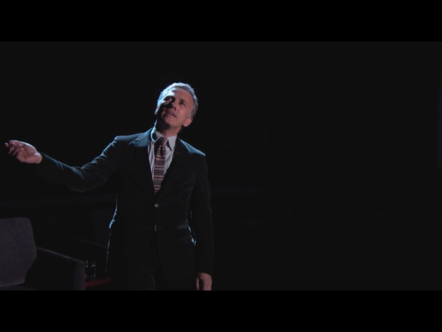 Christoph Waltz dramatiza la canción de Barrio Sésamo.
