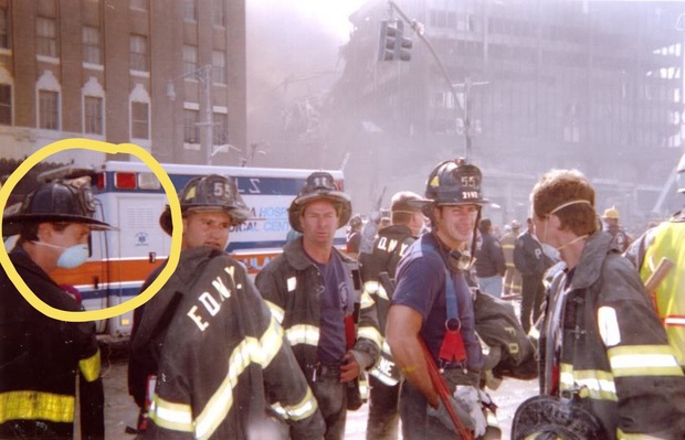 11S, ese bombero con máscara es Steve Buscemi.