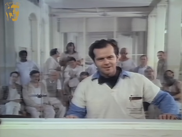 Jack Nicholson cumple 84 años. Recordemos cómo recibió el Bafta en 1975.