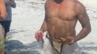 Billy-zane-es-marlon-brando-en-waltzing-with-brando-planning-a-paradise-in-tahiti-c_s