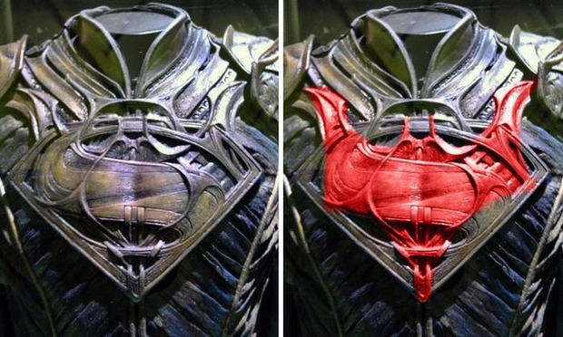 ¿Está el logo de Batman camuflado en el pecho de Jor-El?
