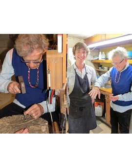 SIR IAN McKELLEN TRABAJANDO EN SU RÉPLICA DEL ANILLO UNICO