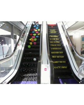 STAIR WARS: LA INTRO DE STAR WARS EN UNAS ESCALERAS MECANICAS