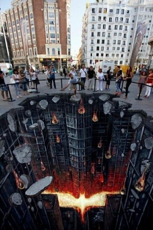 EL CABALLERO OSCURO, ARTE 3D EN LA PLAZA DE CALLAO (MADRID)