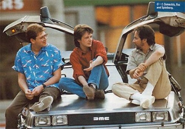  UNA FOTO PARA LA HISTORIA. STEVEN SPIELBERG, ROBERT ZEMECKIS Y MICHAEL J. FOX (1985)