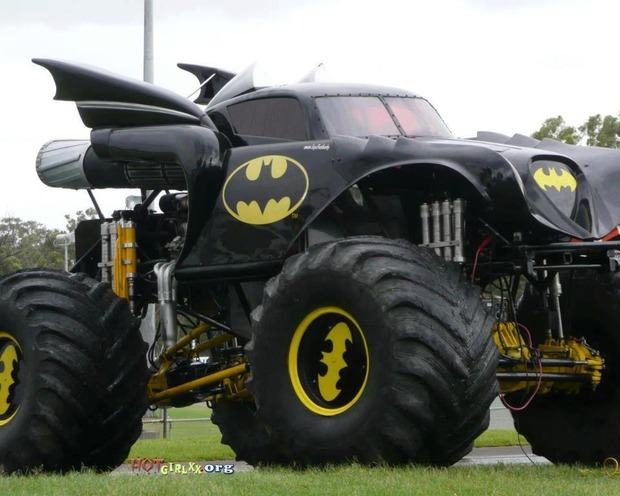 BATMOBILE MONSTER TRUCK