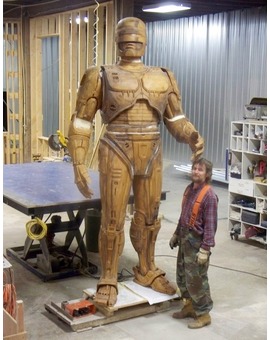 ESTA ES LA ESTATUA DE 'ROBOCOP' QUE SE INSTALARÁ EN DETROIT