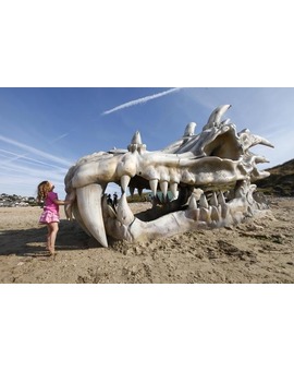ASÍ SE PROMOCIONA 'JUEGO DE TRONOS' EN INGLATERRA (PLAYA DARMOUTH, DORSET)