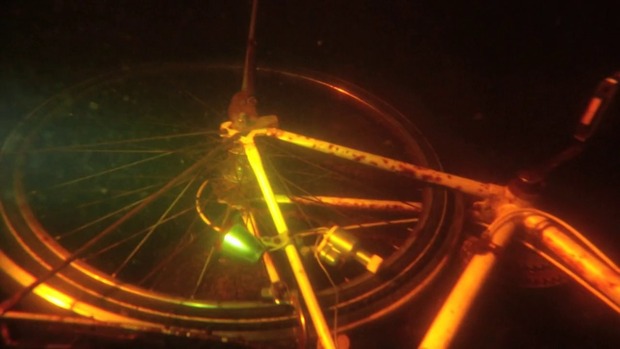 'ONE LAST DIVE' DE JASON EISENER. UN MINUTO DE TERROR (FORMA PARTE DE 'THE 3;07 AM PROJECT')