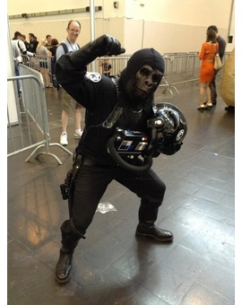 LOS SIMIOS SE UNEN A LAS FUERZAS IMPERIALES (STAR WARS CELEBRATION EUROPE, ALEMANIA)