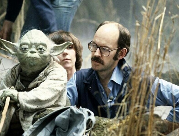 FOTO PARA LA HISTORIA. YODA Y EL HOMBRE TRAS ÉL, FRANK OZ