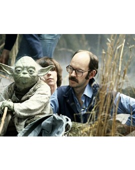 FOTO PARA LA HISTORIA. YODA Y EL HOMBRE TRAS ÉL, FRANK OZ
