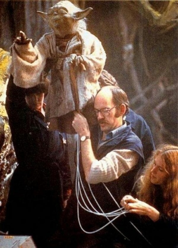 FOTO PARA LA HISTORIA. FRANK OZ ACTUANDO