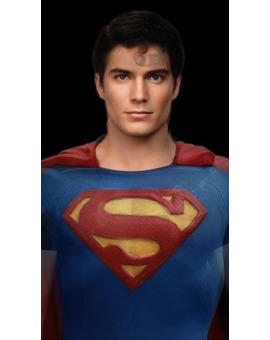 SI TOMAMOS A CHRISTOPHER REEVE + DEAN CAIN + TOM WELLING + BRANDON ROUTH + HENRY CAVILL NOS DA COMO RESULTADO... ESTE SUPERMAN: