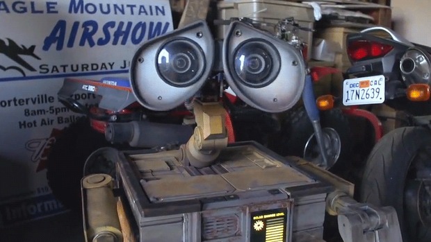 CONSTRUYEN UN WALL.E "REAL". MIKE McMASTER Y MIKE SENNA