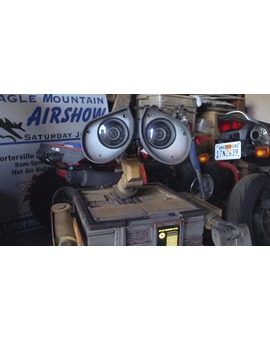 CONSTRUYEN UN WALL.E "REAL". MIKE McMASTER Y MIKE SENNA