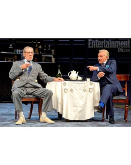 SIR IAN Y SIR PATRICK EN EL ESCENARIO INTERPRETANDO 'NO MAN'S LAND' DE HAROLD PINTER