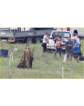 ANGELINA JOLIE EN EL RODAJE DE 'MALEFICENT'  3/4