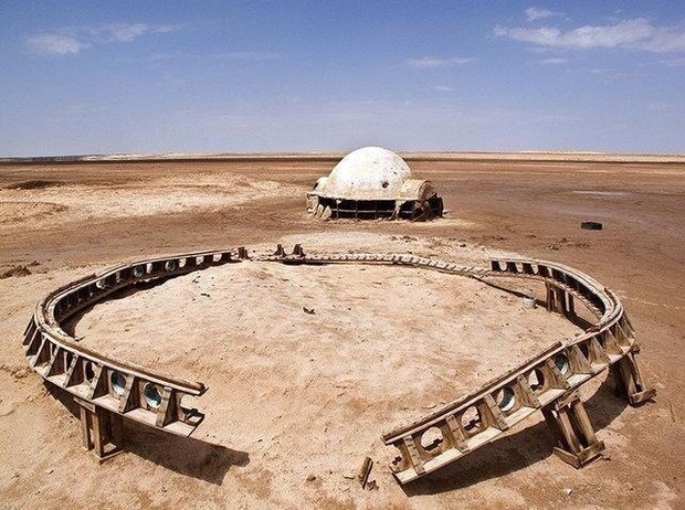 FOTO PARA LA HISTORIA (RESTOS DE 'STAR WARS' EN TÚNEZ)