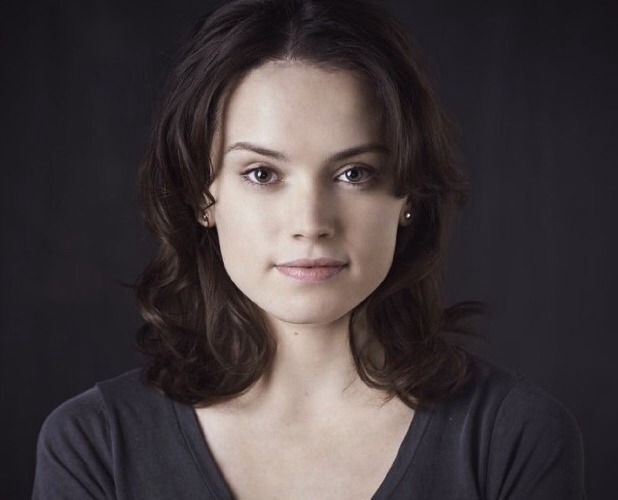 Daisy Ridley ('Star Wars VII) en el corto de SF 'BLUE SEASON' de Georgina Higgins y Lee Jones.