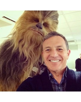 Primera imagen de CHEWBACCA en STAR WARS VII. Un selfie de Bob Iger (director ejecutivo de Disney).