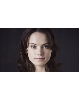 DAISY RIDLEY practicando acrobacias en 'STAR WARS VII'