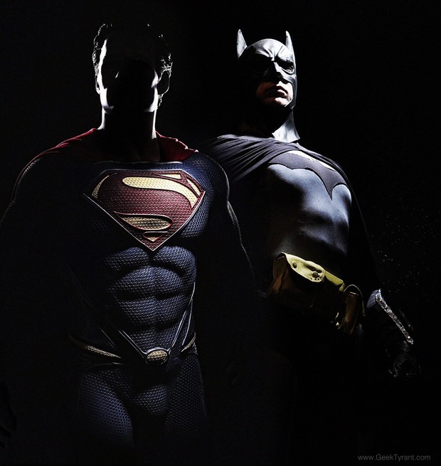 ZACK SNYDER se lía un poco al intentar explicar lo de la "V" en el título de 'BATMAN V SUPERMAN'