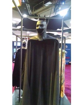 LA MÁSCARA Y LA CAPA del BATMAN de BEN AFFLECK en la CÓMIC CON