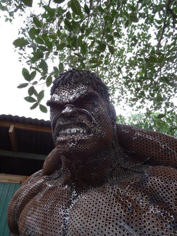 Escultura de HULK obra del artista thailandés Ben Hun Lek 2