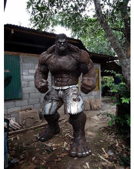 Escultura de HULK obra del artista thailandés Ben Hun Lek 1
